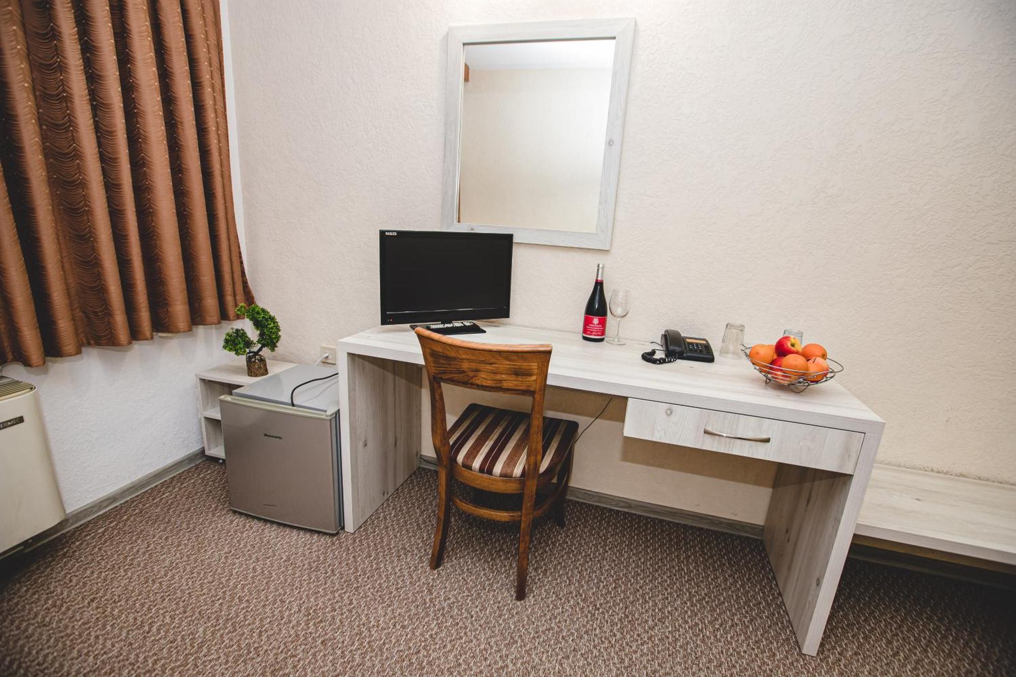 Rodopi Hotel Хасково Екстер'єр фото