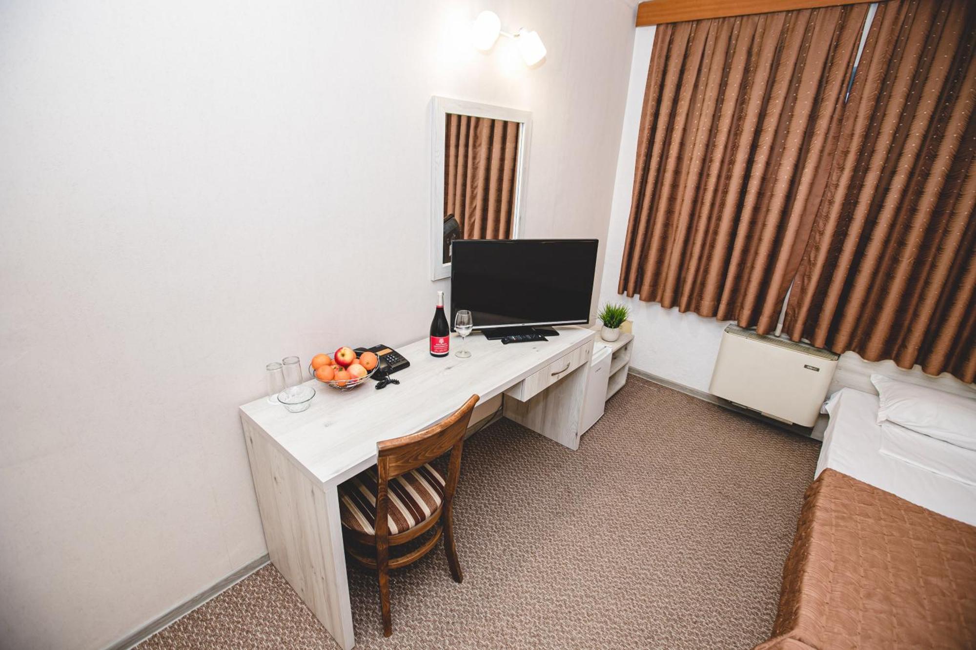 Rodopi Hotel Хасково Екстер'єр фото