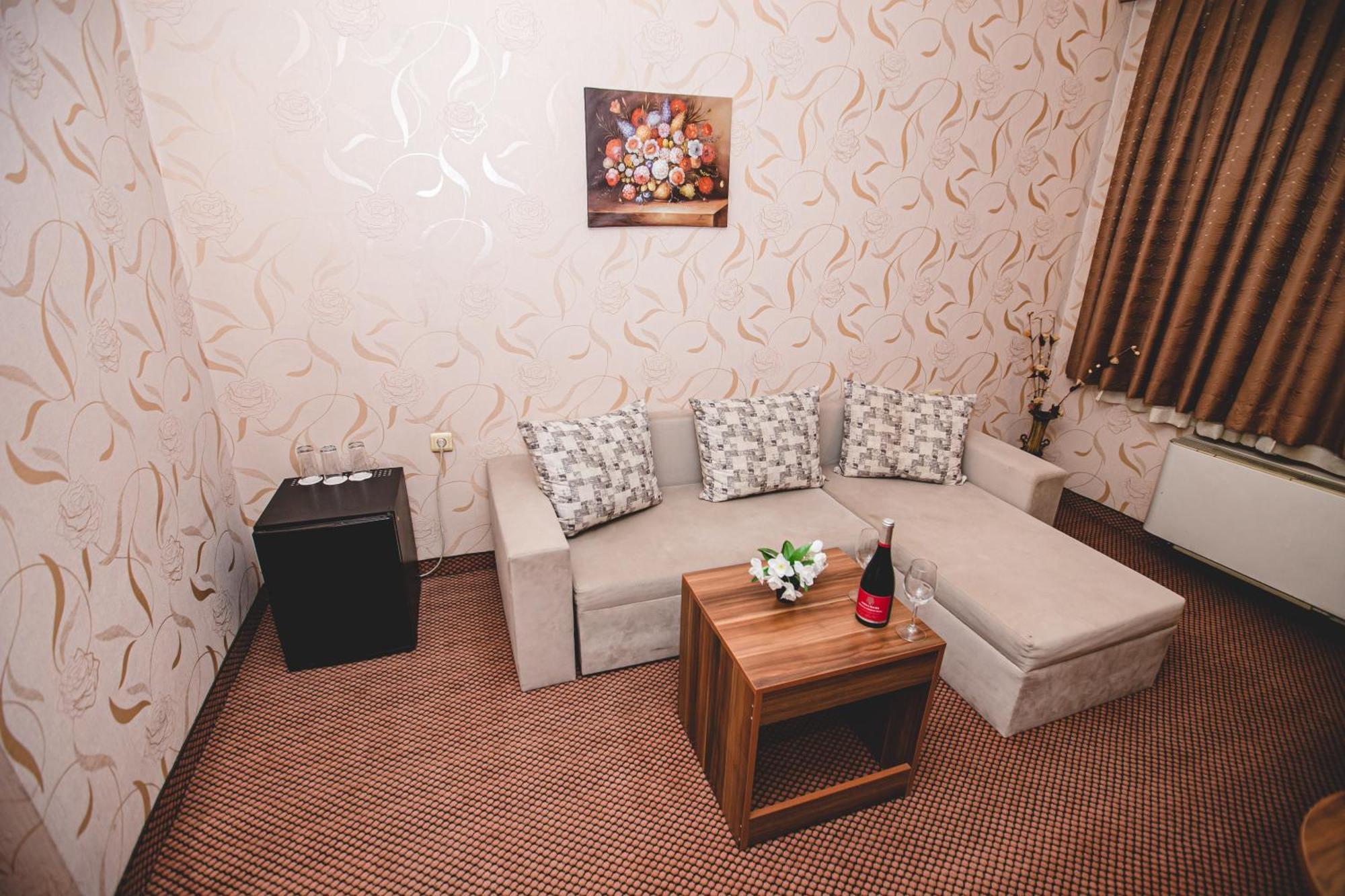 Rodopi Hotel Хасково Екстер'єр фото